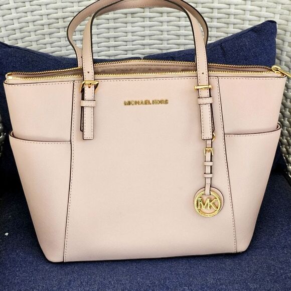 PRICE REDUCED!!EUC, Michael Kors bag in dusty rose - Picture 1 of 7